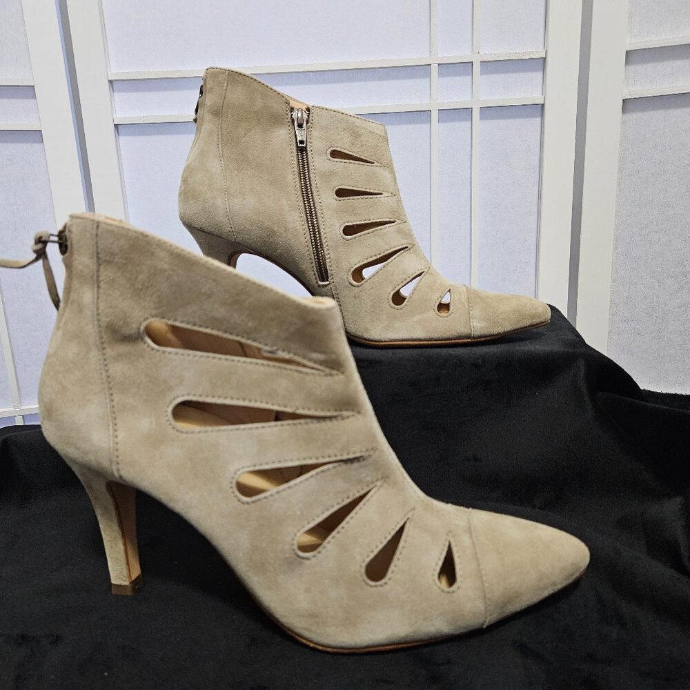 Paul Green Munchen Cut Out Beige Suede Booties, Sz 6.5 - EUC